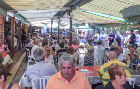 Location salle repas de groupe Bormes Hyères Saint Tropez Var 83